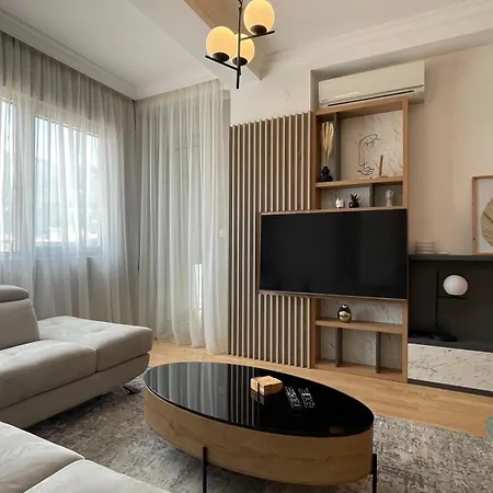 Luxury Seaside Apartment *